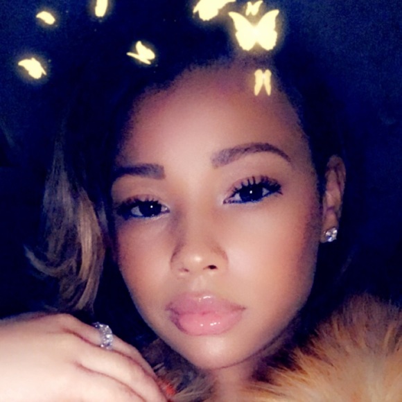 Meet your Posher, Christen - Picture 1 of 1